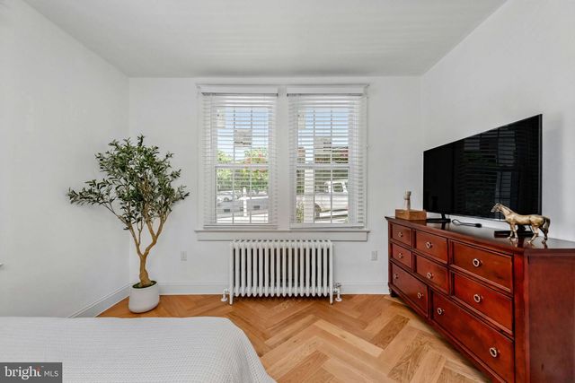 2122 N THOMAS ST, Arlington, VA 22207