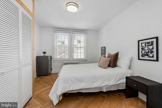 2122 N THOMAS ST, Arlington, VA 22207