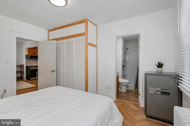 2122 N THOMAS ST, Arlington, VA 22207