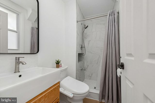 2122 N THOMAS ST, Arlington, VA 22207