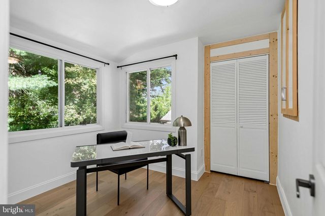 2122 N THOMAS ST, Arlington, VA 22207
