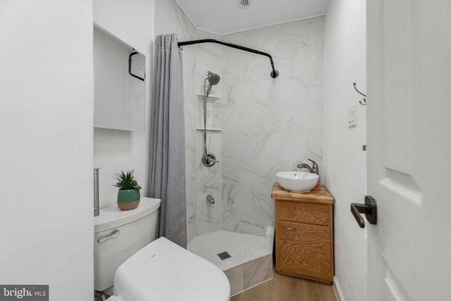 2122 N THOMAS ST, Arlington, VA 22207