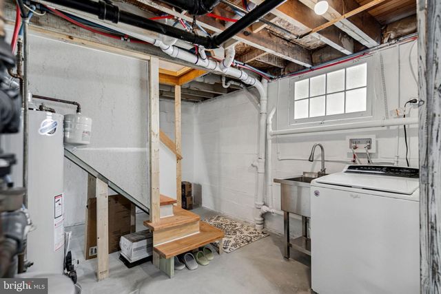 2122 N THOMAS ST, Arlington, VA 22207