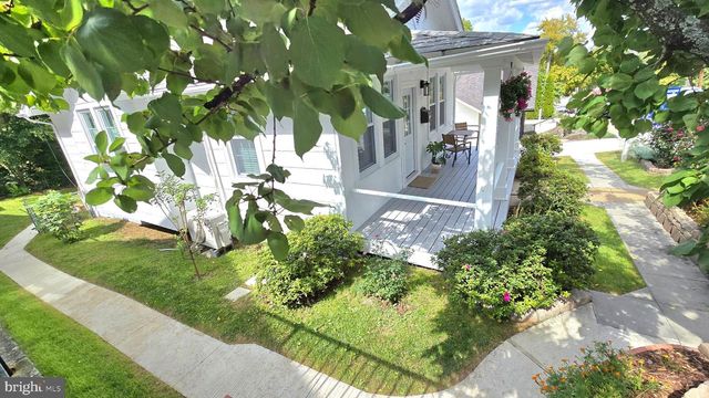 2122 N THOMAS ST, Arlington, VA 22207