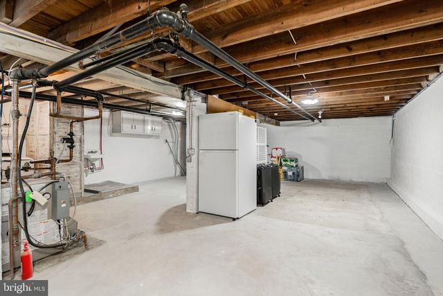 2122 N THOMAS ST, Arlington, VA 22207