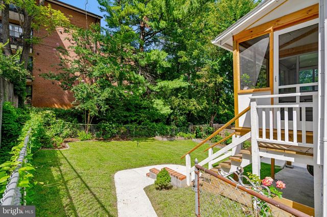 2122 N THOMAS ST, Arlington, VA 22207
