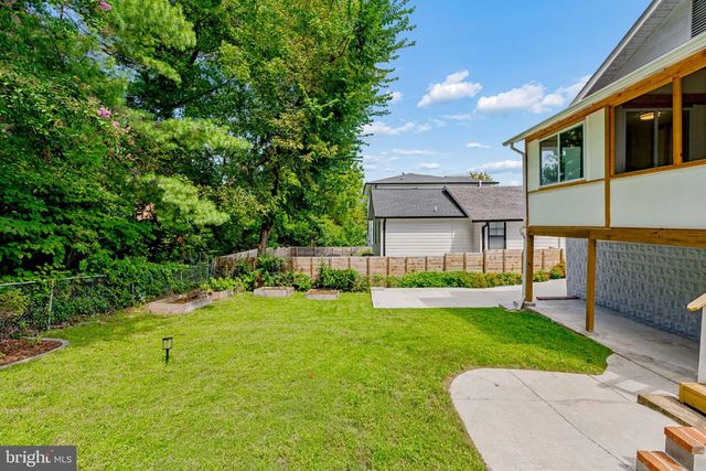 2122 N THOMAS ST, Arlington, VA 22207