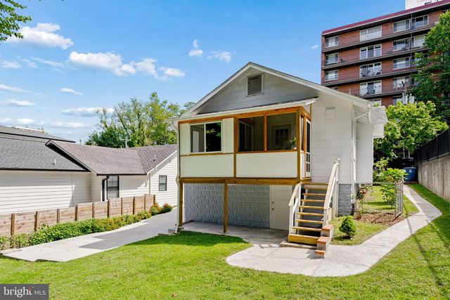 2122 N THOMAS ST, Arlington, VA 22207