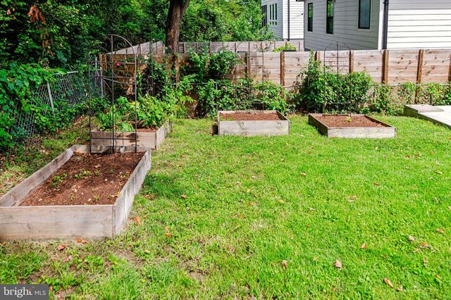 2122 N THOMAS ST, Arlington, VA 22207