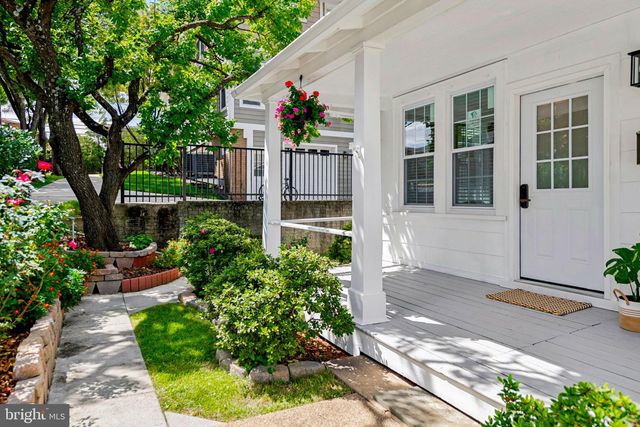 2122 N THOMAS ST, Arlington, VA 22207