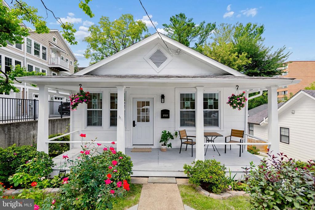 2122 N THOMAS ST, Arlington, VA 22207