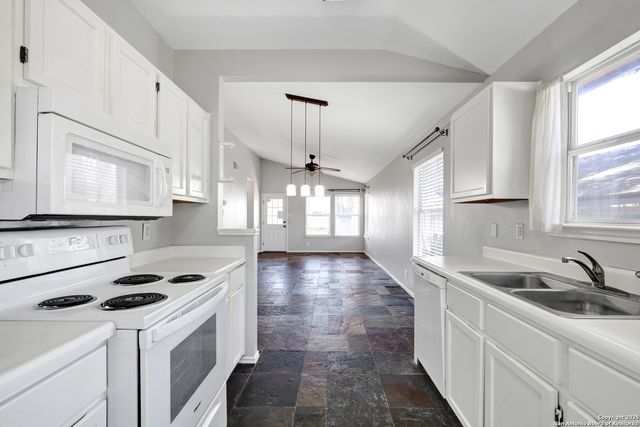 9406 SWANS XING, San Antonio, TX 78250