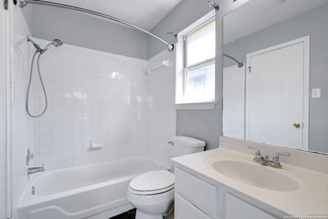 9406 SWANS XING, San Antonio, TX 78250