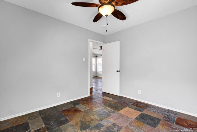 9406 SWANS XING, San Antonio, TX 78250