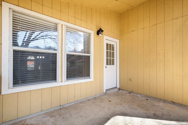 9406 SWANS XING, San Antonio, TX 78250