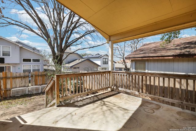 9406 SWANS XING, San Antonio, TX 78250