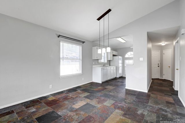 9406 SWANS XING, San Antonio, TX 78250
