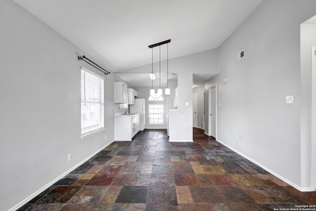 9406 SWANS XING, San Antonio, TX 78250
