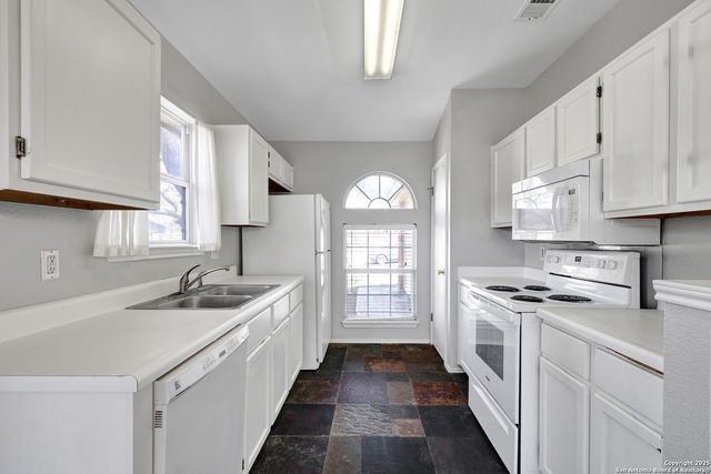 9406 SWANS XING, San Antonio, TX 78250