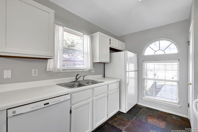 9406 SWANS XING, San Antonio, TX 78250