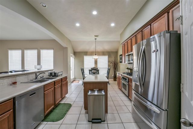 2612 Sun Flare Lane, Pearland, TX 77584