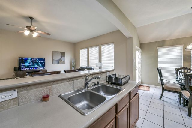 2612 Sun Flare Lane, Pearland, TX 77584