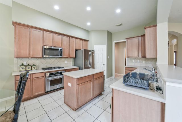 2612 Sun Flare Lane, Pearland, TX 77584