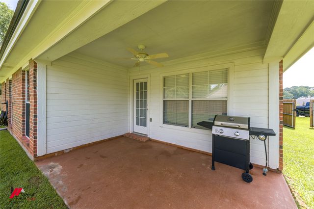 141 Satinwood Cir, Haughton, LA 71037