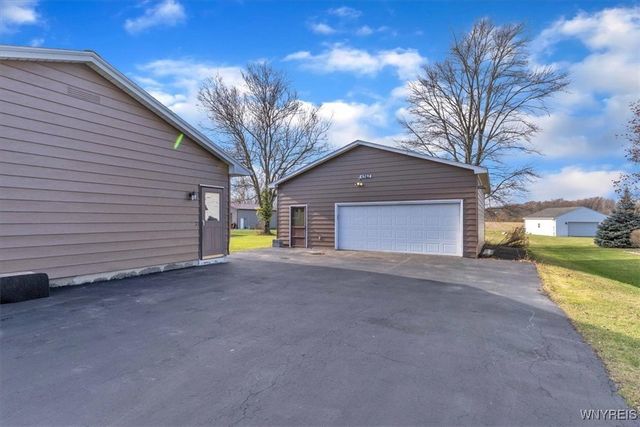 4567 Beach Ridge Road, Pendleton, NY 14094