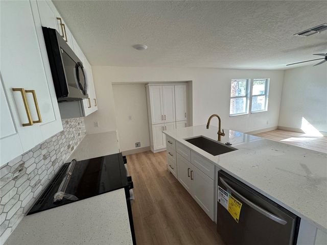 290 E MINNESOTA AVENUE, Orange City, FL 32763