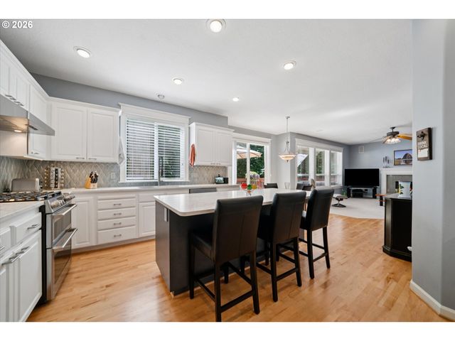 23060 BLAND Cir, West Linn, OR 97068