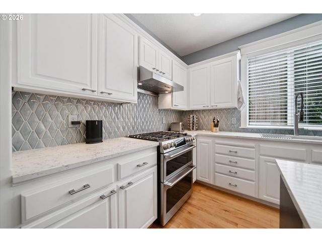 23060 BLAND Cir, West Linn, OR 97068