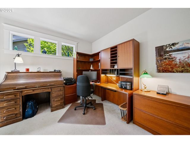 23060 BLAND Cir, West Linn, OR 97068