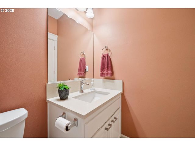 23060 BLAND Cir, West Linn, OR 97068