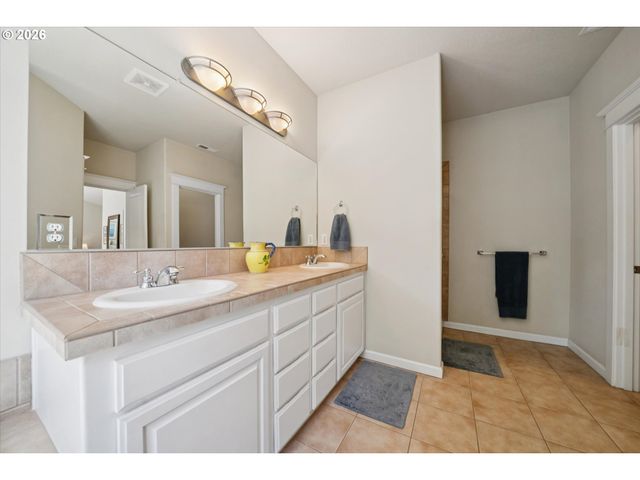 23060 BLAND Cir, West Linn, OR 97068