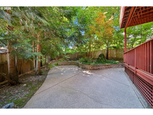 23060 BLAND Cir, West Linn, OR 97068