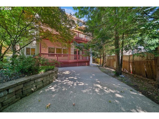 23060 BLAND Cir, West Linn, OR 97068