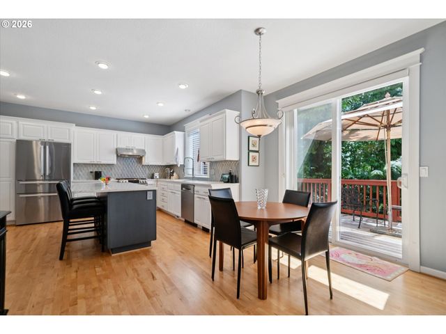 23060 BLAND Cir, West Linn, OR 97068