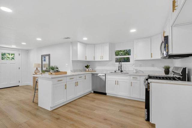 1418 23rd St, Sacramento, CA 95816