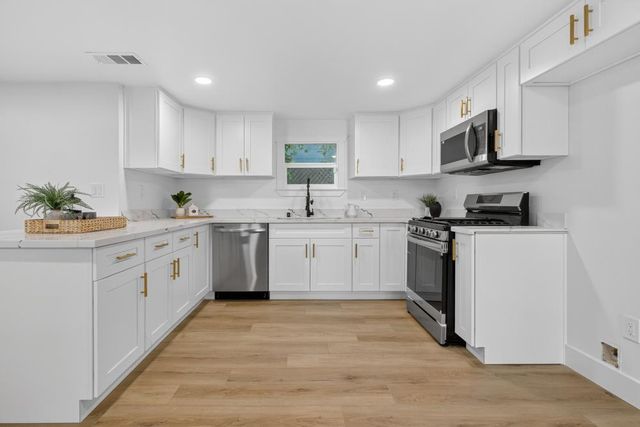 1418 23rd St, Sacramento, CA 95816