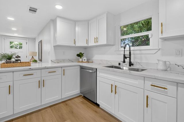 1418 23rd St, Sacramento, CA 95816