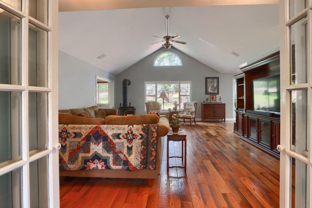 Image 12 of property listing at 36328 Finegold Creek Drive, North Fork, CA 93643