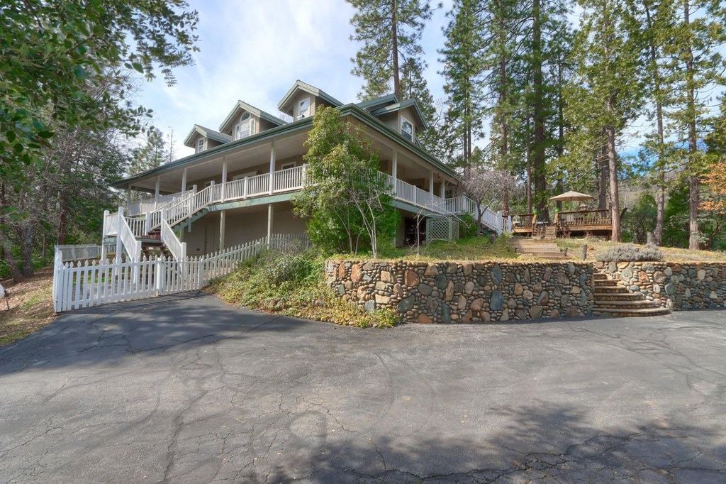 Image 2 of property listing at 36328 Finegold Creek Drive, North Fork, CA 93643