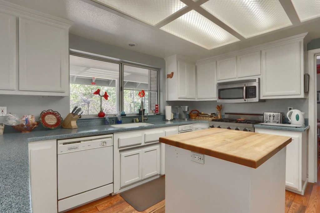 Image 22 of property listing at 36328 Finegold Creek Drive, North Fork, CA 93643