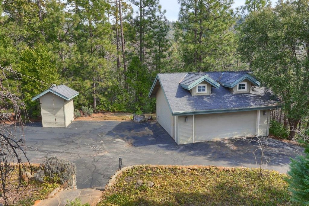 Image 4 of property listing at 36328 Finegold Creek Drive, North Fork, CA 93643