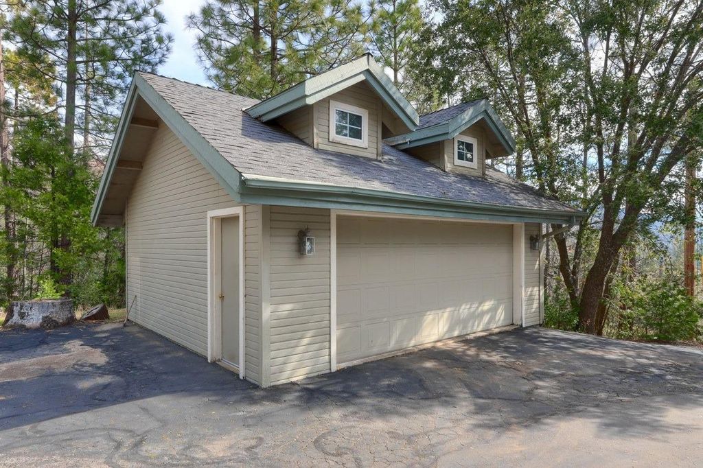 Image 58 of property listing at 36328 Finegold Creek Drive, North Fork, CA 93643