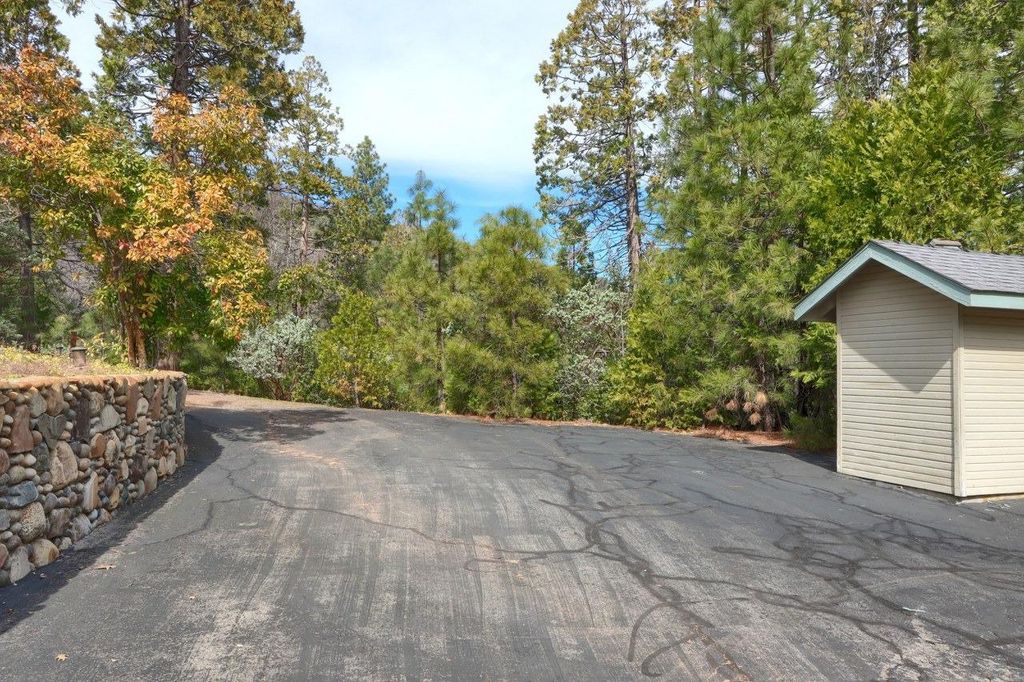 Image 60 of property listing at 36328 Finegold Creek Drive, North Fork, CA 93643