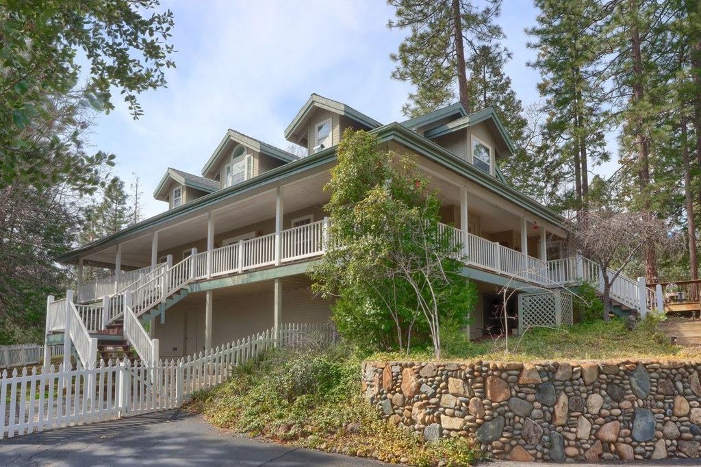 Image 7 of property listing at 36328 Finegold Creek Drive, North Fork, CA 93643