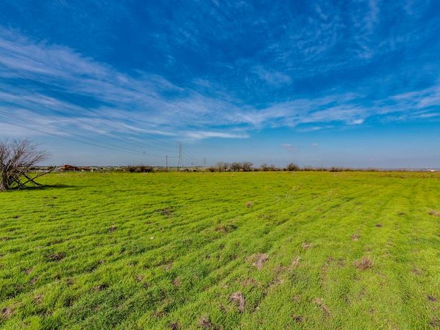 600 High Meadow LN, Lockhart, TX 78644