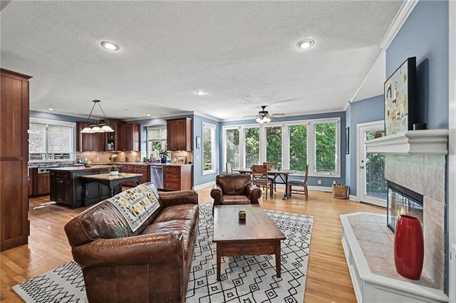 8033 Clearwater Drive, Parkville, MO 64152